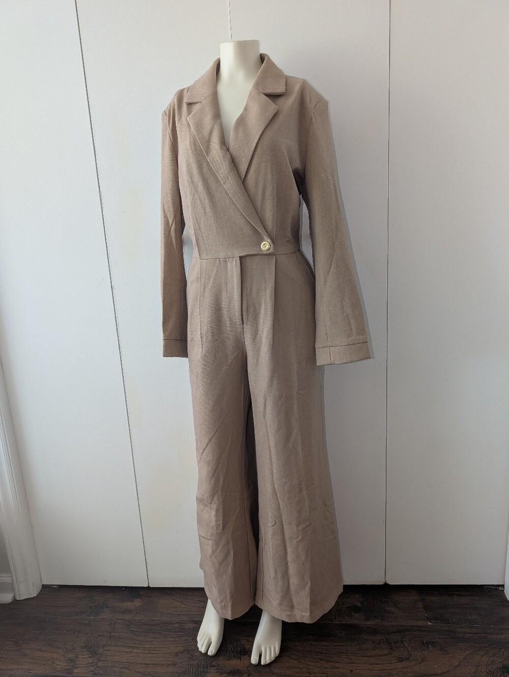 MOOYIUS Elegant Jumpsuit NWT - Picture 2 of 7